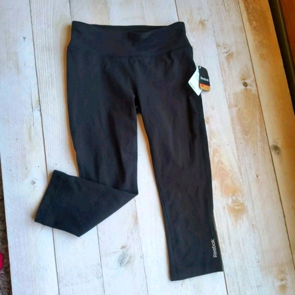 NWT Reebok Women's Sport Black Stretch Cotton Capris Size Small - Picture 1 of 6